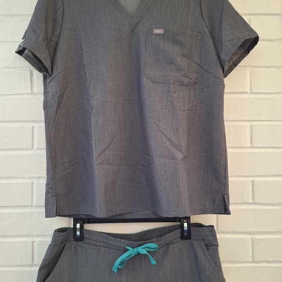 Figs Graphite Scrub set - Picture 2 of 4